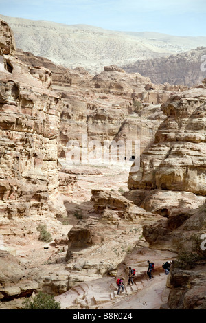 I turisti gente camminare in Petra, Giordania, Medio Oriente Foto Stock