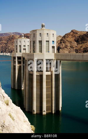 Giant prese di acqua presso la Diga di Hoover in Nevada California confine vicino Las Vegas Nevada USA Foto Stock