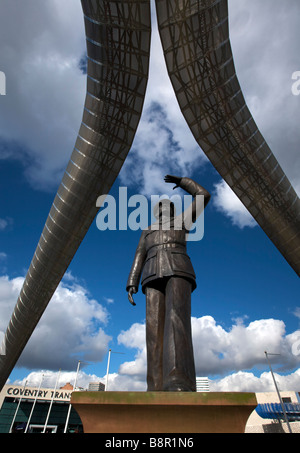 Sir Frank Whittle scultura millennio luogo Coventry West Midlands England Regno Unito Foto Stock