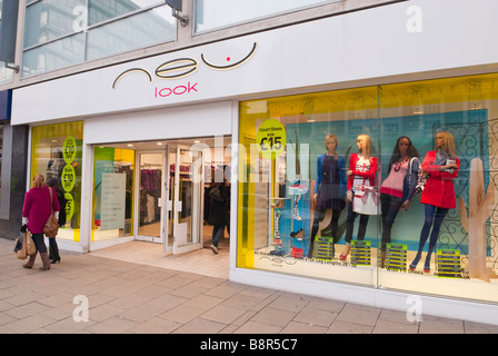 Un nuovo look shop negozio vendita abiti femminili nel centro città di Norwich, Norfolk, Regno Unito Foto Stock