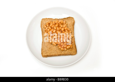 Piatto di fagioli su pane tostato isolato su un bianco di sfondo per studio Foto Stock