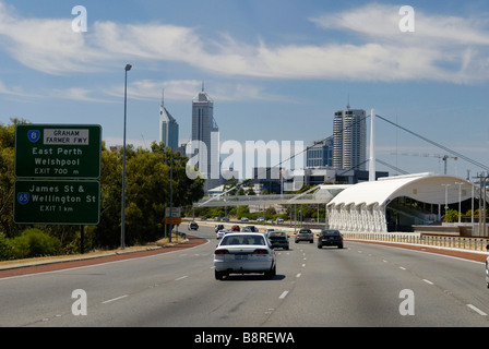 Perth Western Australia Autostrada 2 Mitchell superstrada entrando in Perth da nord Foto Stock
