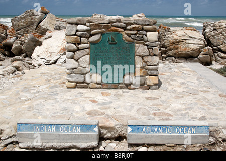 Semplice marcatore di pietra cape agulhas sud africa Foto Stock