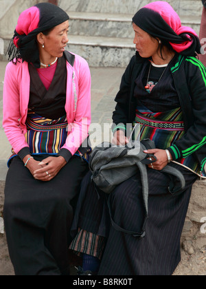 Il Nepal valle di Kathmandu vicino a Swayambhunath donne tibetane Foto Stock