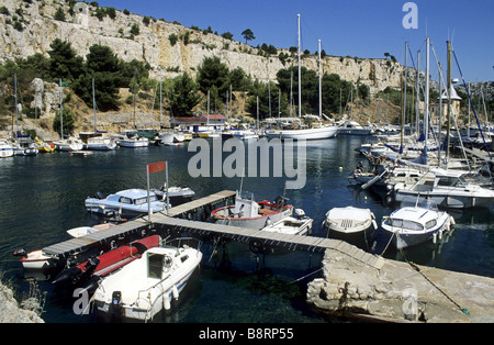 Le barche nel porto di Calanque de Porto Miou, Francia Provenza Foto Stock