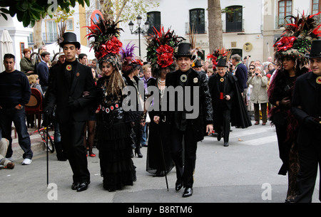 Sfilata di Carnevale a celebrare le esequie del Chanquete un bambino Sardine in Nerja spagna meridionale Foto Stock