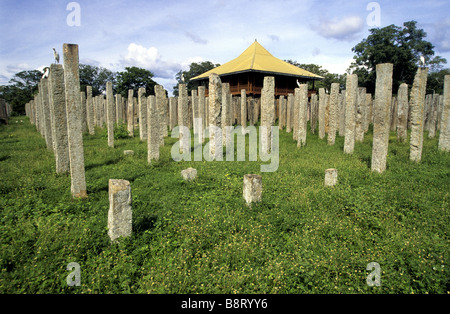 Sfacciato palazzo nella città antica di Anuradhapura, Sri Lanka Foto Stock