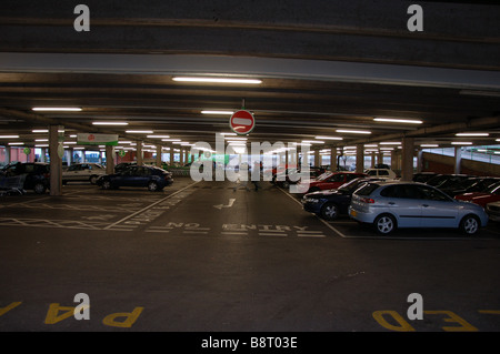 Asda car park a Colindale, London, England, Regno Unito Foto Stock