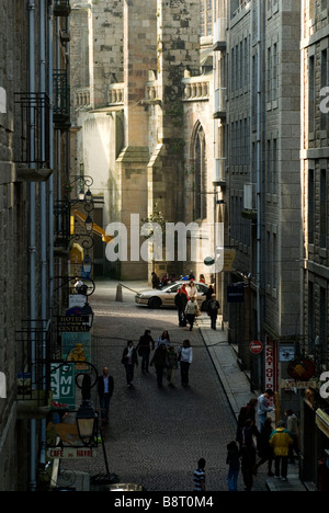 Street vicino a St Vincent nella cattedrale di Saint Malo , France Foto Stock