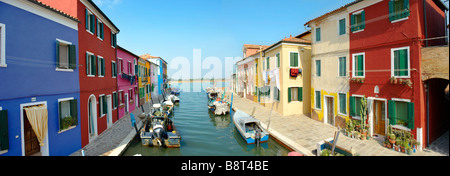 Fondament Pontanello acchiappa case colorate Burano , Venezia Italia Foto Stock