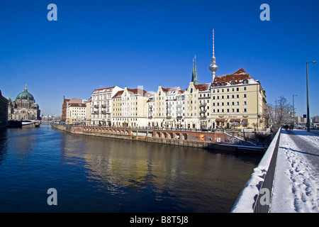 Quartiere Nikolai Nikolai chiesa Alex winter snow centro di Berlino Germania Foto Stock