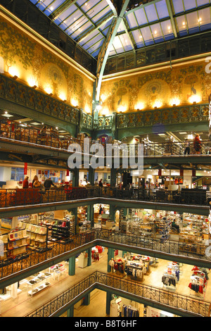 Samaritain centro di acquisto con decorazione di Natale, Francia, Parigi Foto Stock