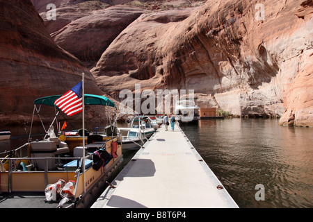 Gita in barca sul Lago Powell di Ponte di Arcobaleno Foto Stock