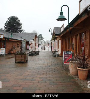 Trentham Gardens retail village costruzioni in legno Foto Stock