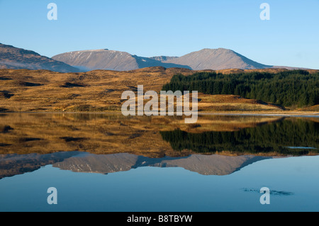 La gamma Blackmount su Loch Tulla, Highland Region, Scotland, UK Foto Stock