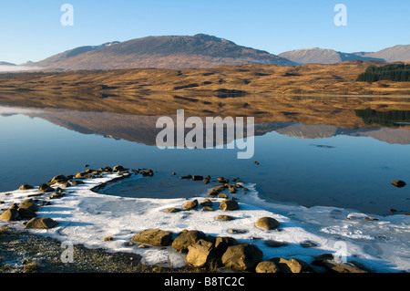 La gamma Blackmount su Loch Tulla, Loch Tulla, Highland Region, Scotland, UK Foto Stock