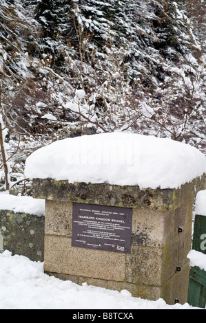 Memoriale alla Brunel, il progettista, presso il ponte sul fiume Dee alle porte del castello di Balmoral, a Crathie in Scozia. Foto Stock