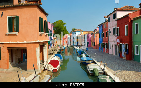 Fondament Pontanello acchiappa case colorate Burano , Venezia Italia Foto Stock