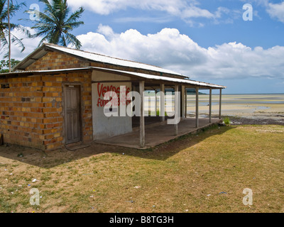 Un abandonded ristorante sulla spiaggia in vendita vicino Joanes, Marajo island, nel nord del Brasile in Amazzonia. Foto Stock