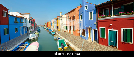 Fondament Pontanello acchiappa case colorate Burano , Venezia Italia Foto Stock