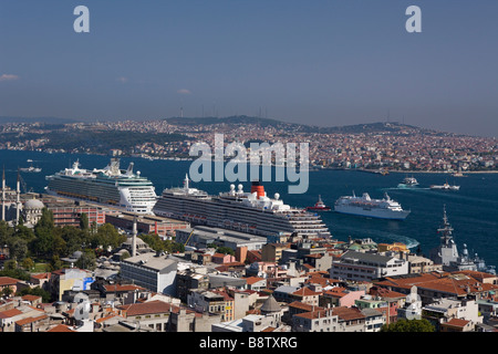 Vista dalla Torre di Galata al Bosforo e continente Asien Istanbul Turchia Foto Stock