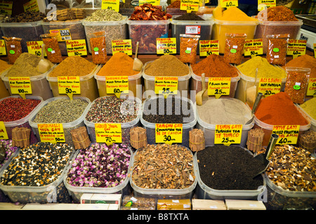 Spezie al Bazar delle Spezie Istanbul Turchia Foto Stock