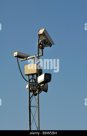 Circuito chiuso di telecamere di sorveglianza presso l'Aeroporto Internazionale di Birmingham, Inghilterra, Regno Unito Foto Stock
