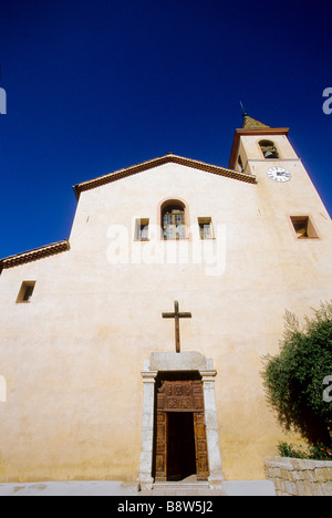 La chiesa di Pierrefeu villaggio nella valle di Esteron Foto Stock