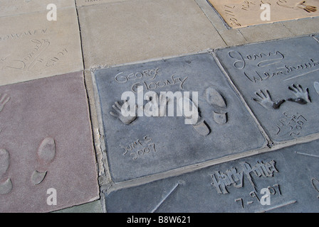 George Clooney stampa sul piazzale del TCL Grauman's Chinese Theatre, Hollywood Boulevard, Los Angeles, California, Stati Uniti d'America Foto Stock