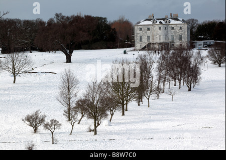 Atmosferica, Winter shot del Mansion dal lungo il campo da Golf in Beckenham Place Park, Lewisham Foto Stock