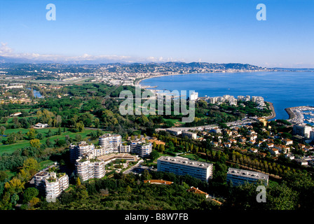 Panoramica sopra Mandelieu e la baia di Cannes Foto Stock