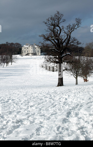 Atmosferica, Winter shot del Mansion dal lungo il campo da Golf in Beckenham Place Park, Lewisham Foto Stock