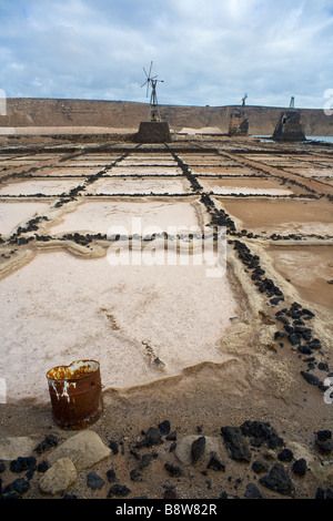 Rusty possibile su un saltmine abbandonati in Lanzarote, Spagna. Foto Stock