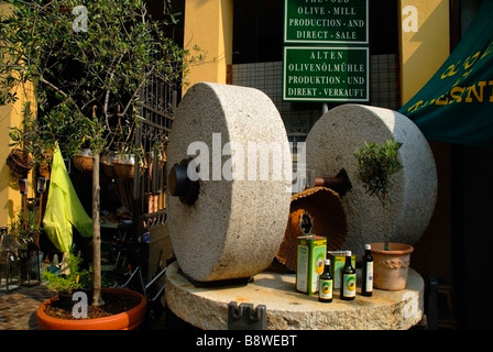 Vino o frantoio a Malcesine sul Lago di Garda in Italia settentrionale Foto Stock