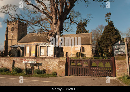 Hutton villaggio chiesa in primavera, Hutton,East Yorkshire, Inghilterra, Regno Unito Foto Stock