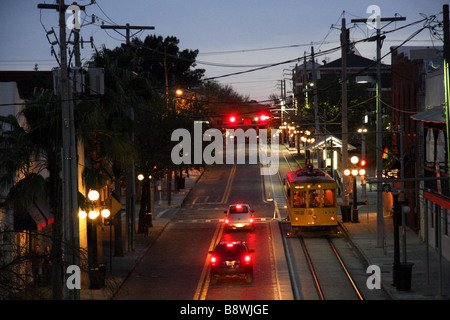 Downtown tram notturno in Ybor City Tampa Florida USA Foto Stock