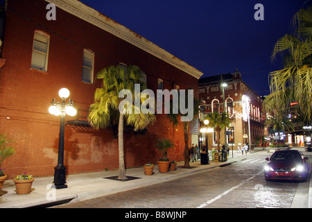 Ybor City di notte a Tampa Florida USA Foto Stock