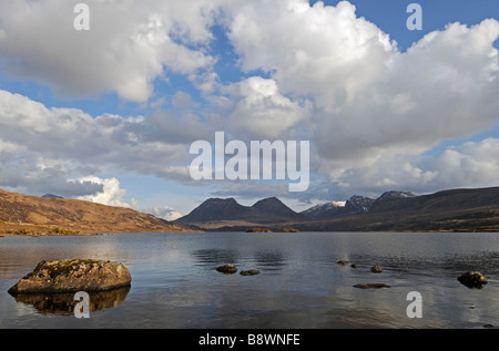 Beinn un Eoin e ben più Coigach da Loch Bad Ghaill, Sutherland, NW Scozia Scotland Foto Stock