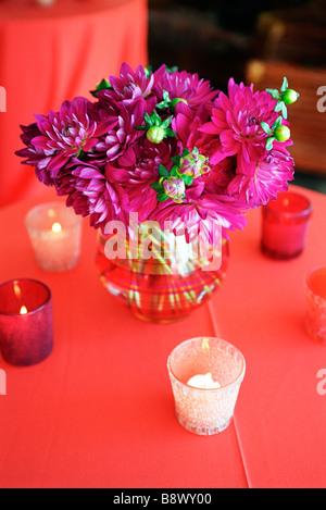 Fiori di matrimonio. Fiori colorati in un banchetto di nozze. Foto Stock
