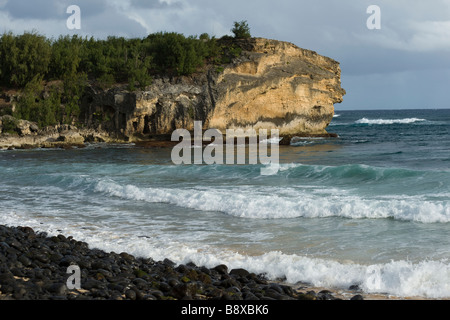 Scogliere a Shipwreck Poipu Kauai Hawaii USA Foto Stock
