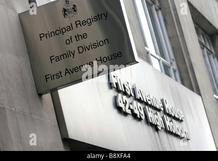 Gv del segno presso l'Alta Corte di giustizia, famiglia divisione in alta Holburn, Londra, Regno Unito. Foto Stock