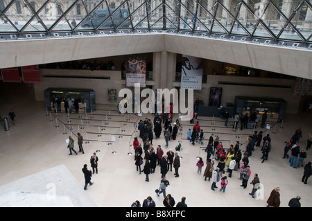 Area di ricevimento (Napoleone Hall) all'interno del museo del Louvre Foto Stock