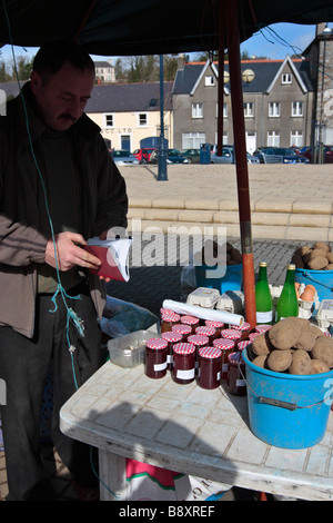 Agricoltore la vendita di produrre in Bantry Foto Stock