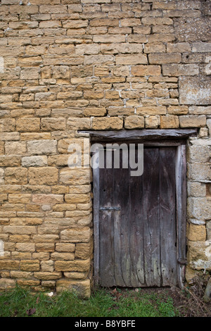 Antico casolare porta, stalattite pareti in Evenlode Costwolds REGNO UNITO Foto Stock