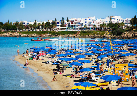 La vita in spiaggia in Protaras (Fig Tree Bay), Cipro. Foto Stock
