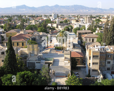 NICOSIA, Cipro. Una vista sulla parte meridionale della città divisa verso il bagno turco occupata a nord. 2008. Foto Stock