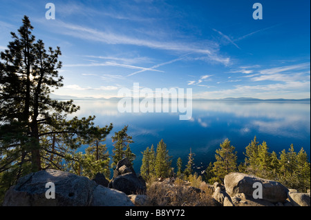 Nel tardo pomeriggio vista da Logan sciami punto di vista fuori la Highway 50, Zephyr Cove, Lake Tahoe, Nevada, STATI UNITI D'AMERICA Foto Stock