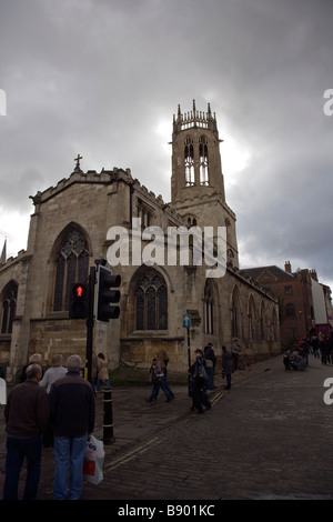 Campanile ottagonale della Chiesa di Tutti i Santi St Helen s Square della città di York North Yorkshire England Regno Unito Foto Stock