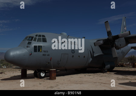 Vecchi aeromobili al restauro di aeromobili facility vicino al cimitero di aeroplano -Tucson in Arizona - USA Foto Stock