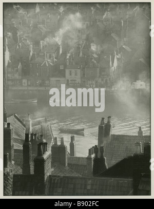 Edward Chambré Hardman fotografia di Whitby tetti presi 1949 Foto Stock